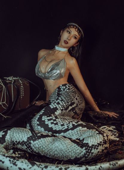欧美上衣测评_超清全集免费观看